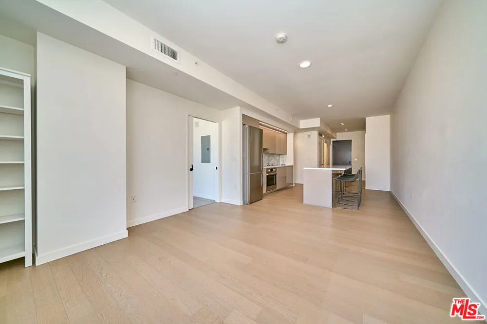 1050 S Grand Avenue #1008 Los Angeles, CA 90015