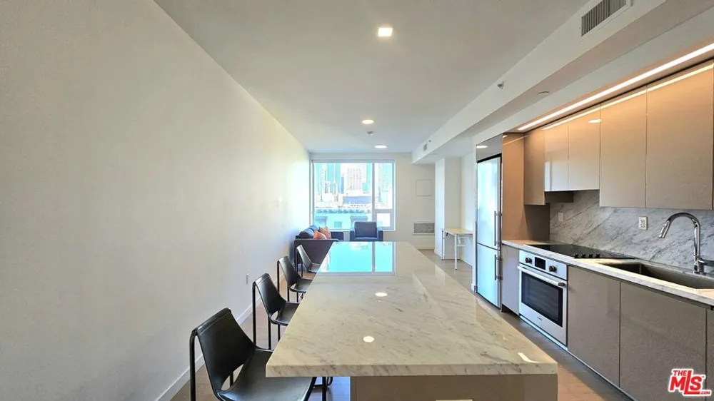 1050 S Grand Avenue #1008 Los Angeles, CA 90015