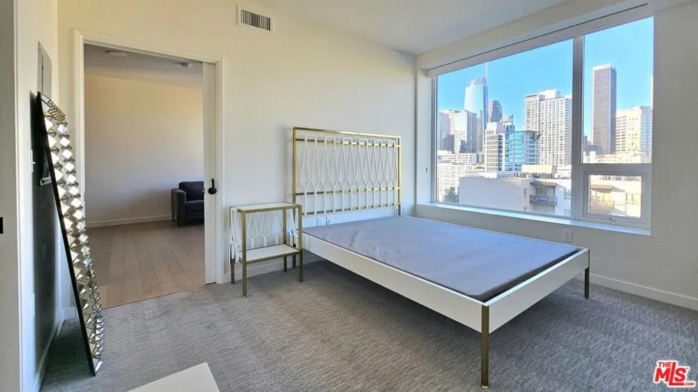 1050 S Grand Avenue #1008 Los Angeles, CA 90015