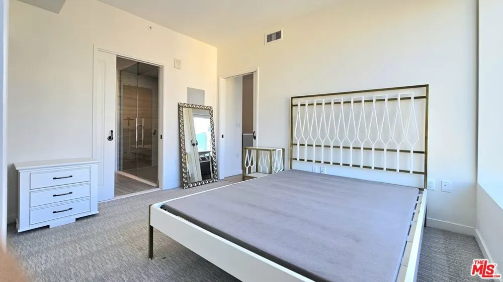 1050 S Grand Avenue #1008 Los Angeles, CA 90015