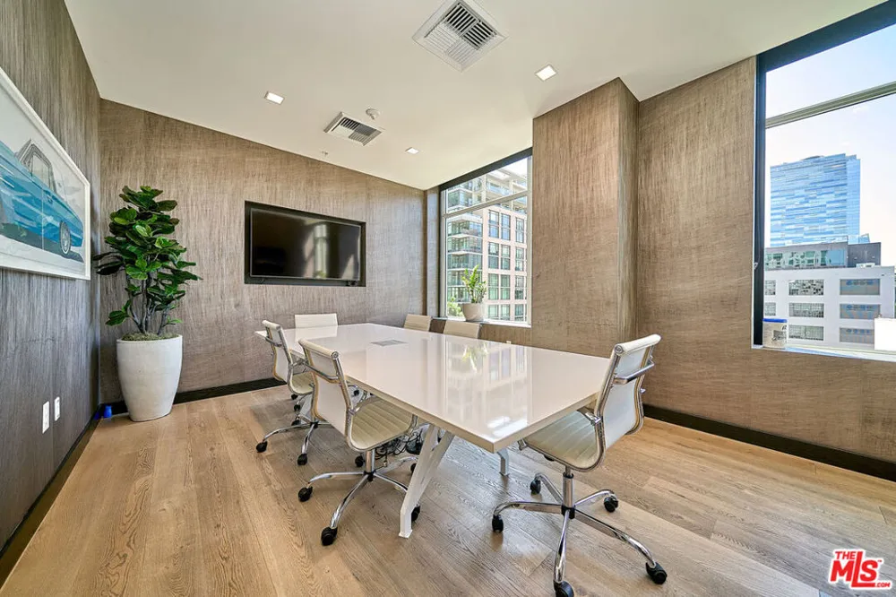 1050 S Grand Avenue #1008 Los Angeles, CA 90015