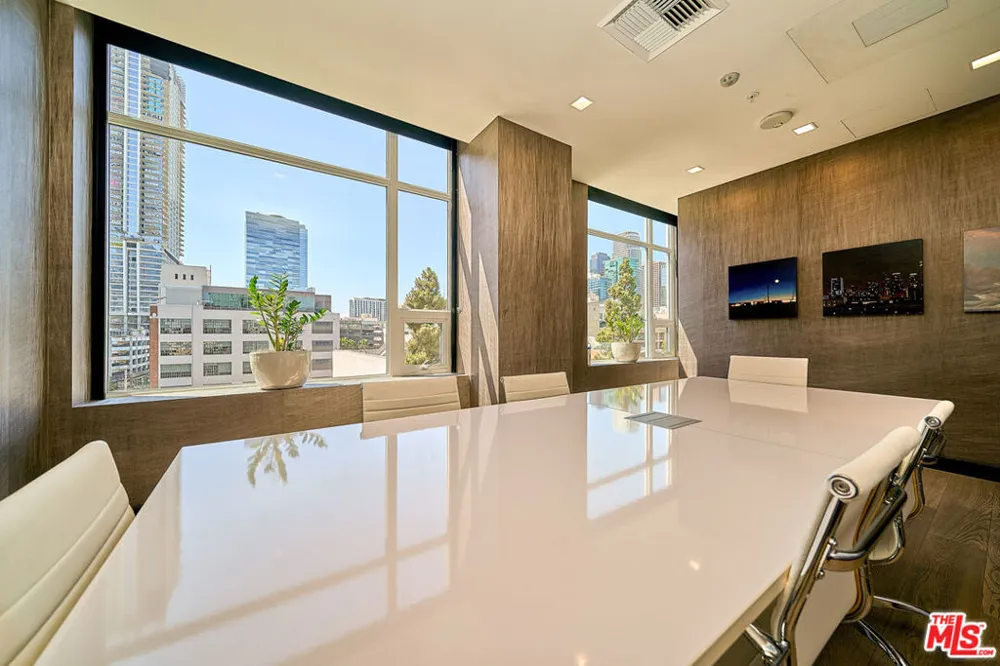 1050 S Grand Avenue #1008 Los Angeles, CA 90015