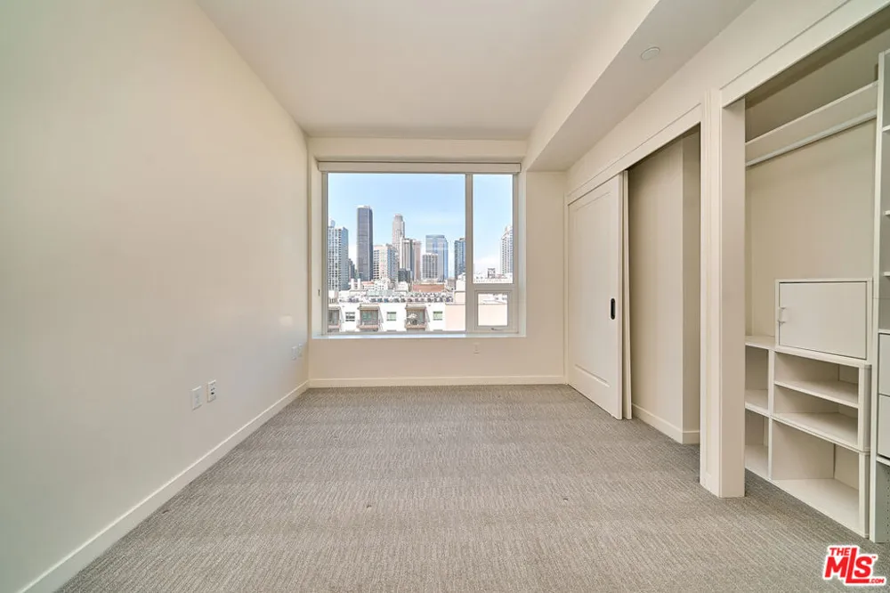 1050 S Grand Avenue #1008 Los Angeles, CA 90015
