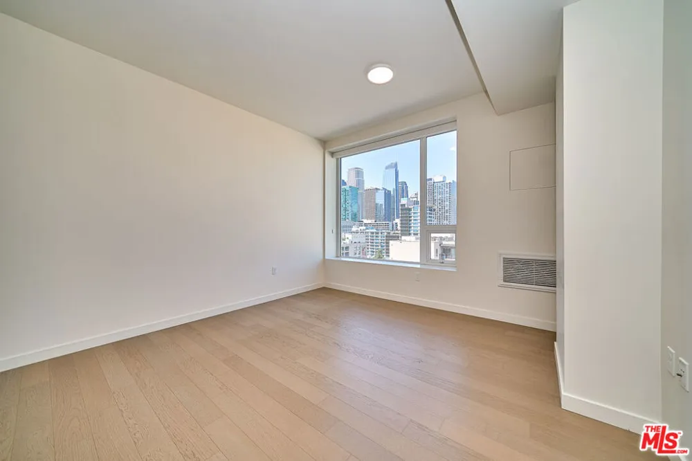1050 S Grand Avenue #1008 Los Angeles, CA 90015