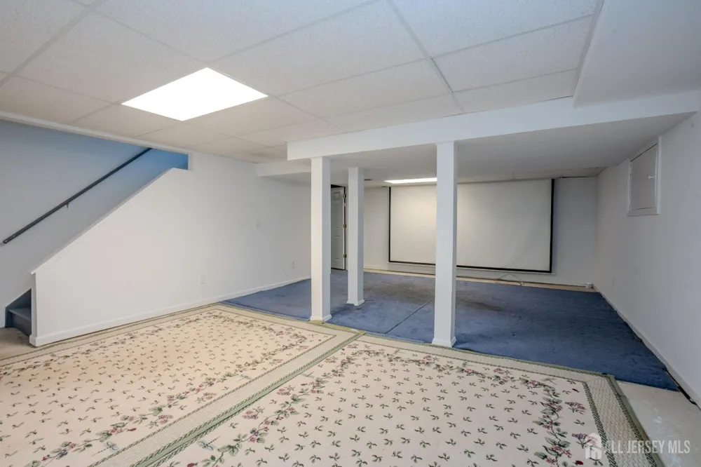 32 W Kincaid Drive West Windsor, NJ 08550