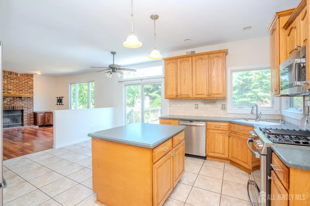 32 W Kincaid Drive West Windsor, NJ 08550