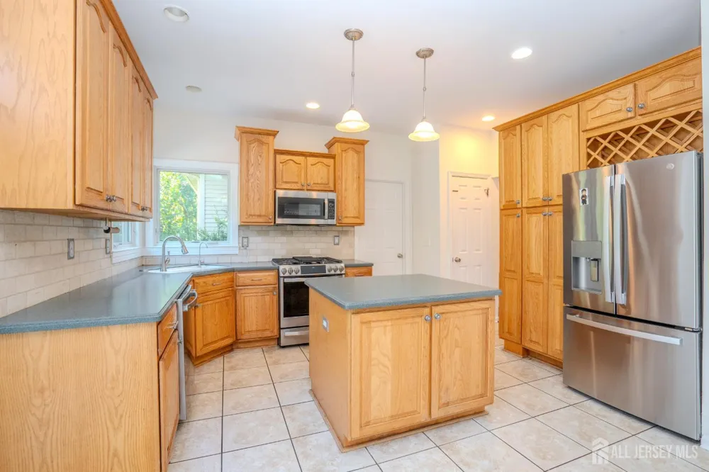 32 W Kincaid Drive West Windsor, NJ 08550