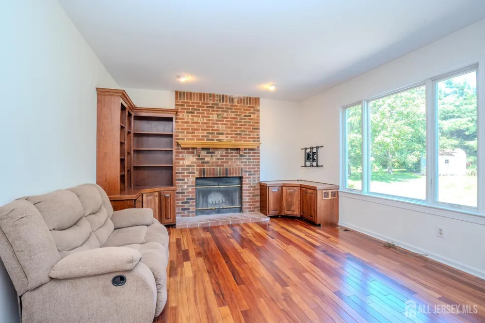 32 W Kincaid Drive West Windsor, NJ 08550
