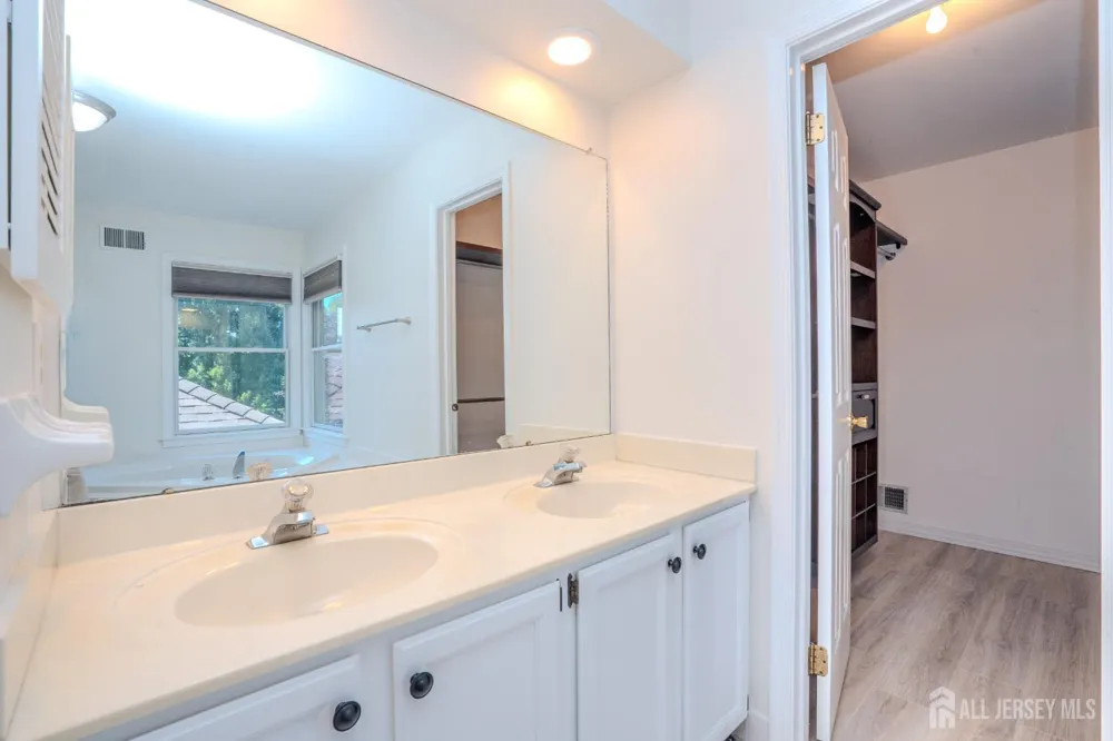 32 W Kincaid Drive West Windsor, NJ 08550