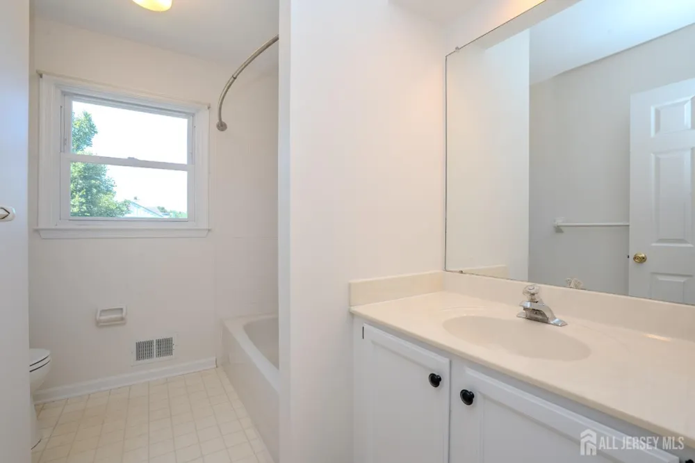 32 W Kincaid Drive West Windsor, NJ 08550