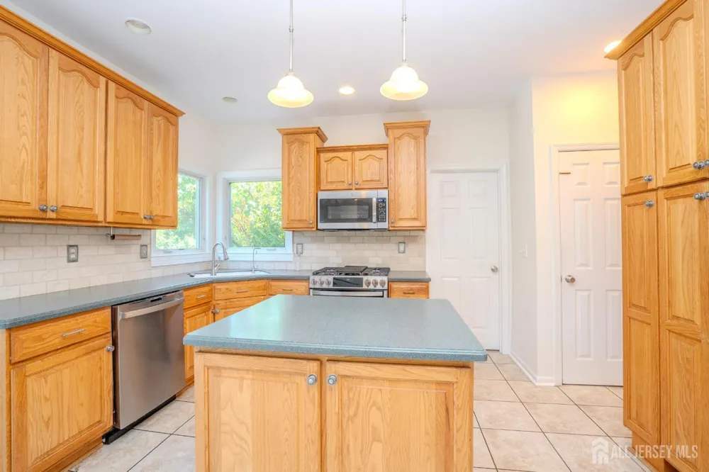 32 W Kincaid Drive West Windsor, NJ 08550