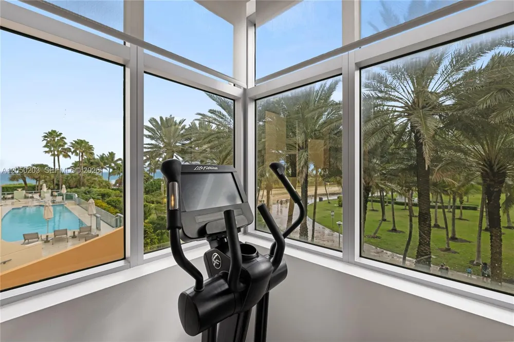1455 Ocean Dr #1009 Miami Beach, FL 33139