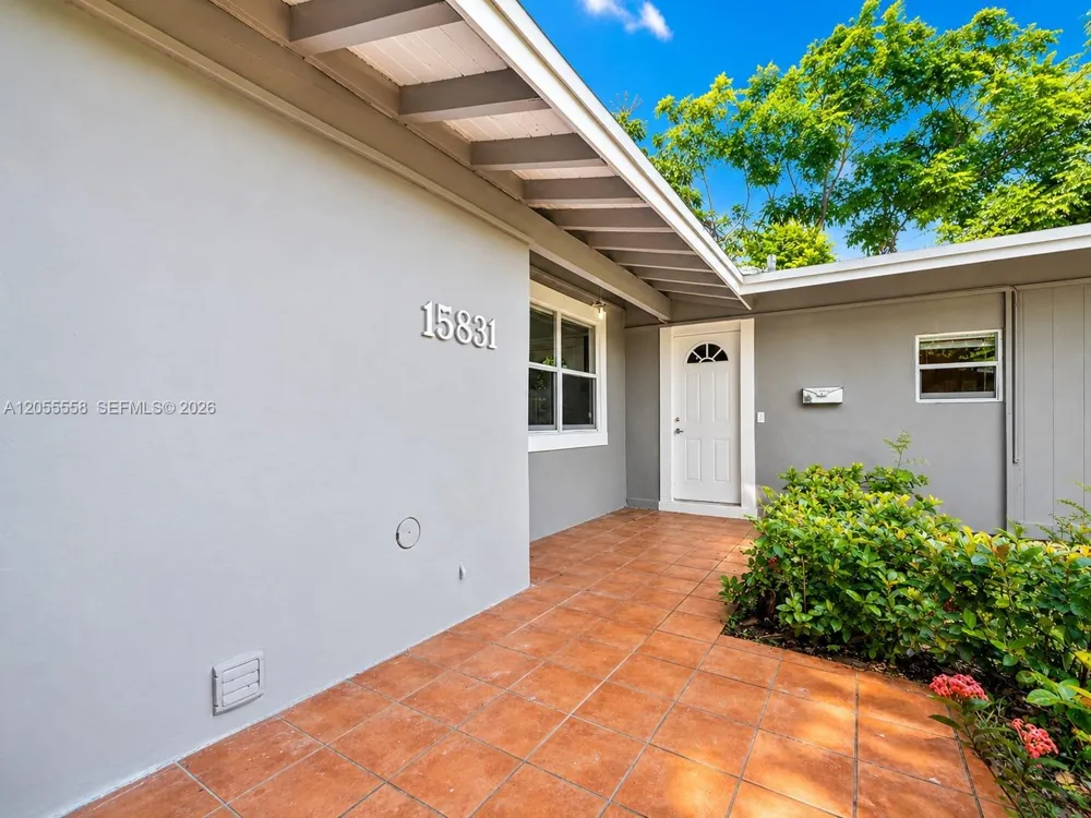 15831 Palmetto Club Dr Miami, FL 33157
