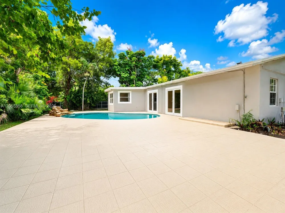 15831 Palmetto Club Dr Miami, FL 33157
