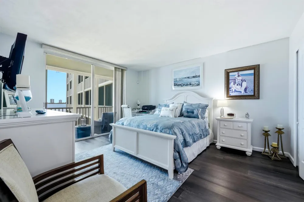 100 Paradise Harbour Boulevard #203 North Palm Beach, FL 33408