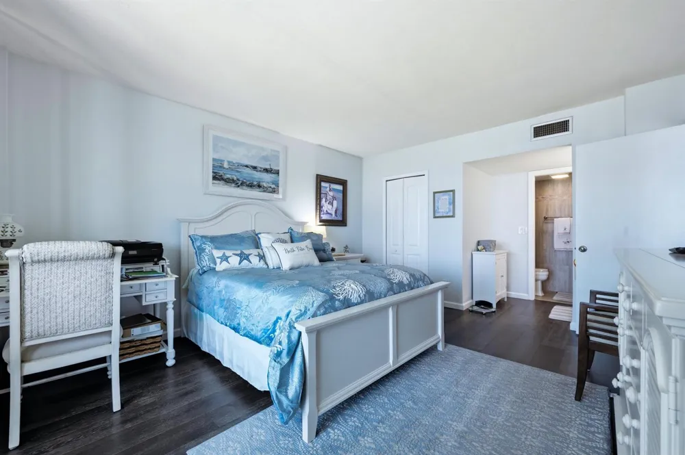 100 Paradise Harbour Boulevard #203 North Palm Beach, FL 33408