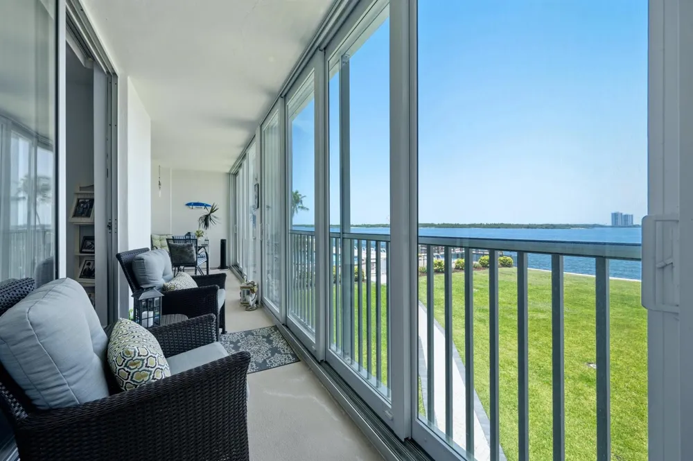 100 Paradise Harbour Boulevard #203 North Palm Beach, FL 33408