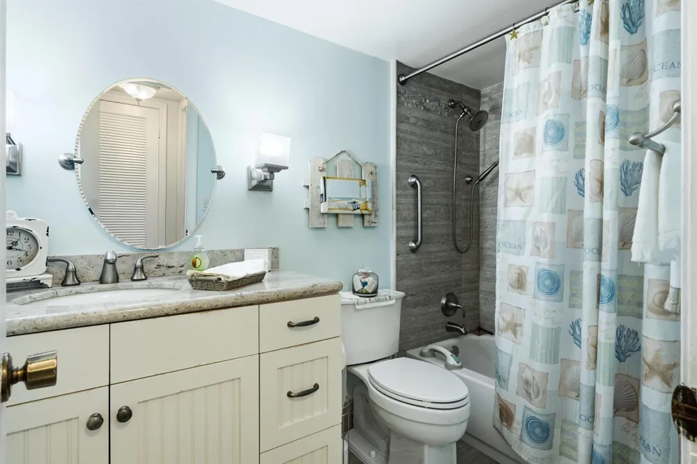 100 Paradise Harbour Boulevard #203 North Palm Beach, FL 33408
