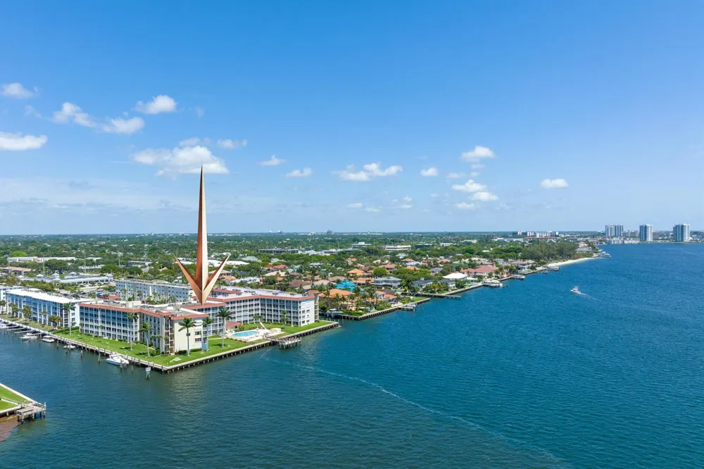100 Paradise Harbour Boulevard #203 North Palm Beach, FL 33408