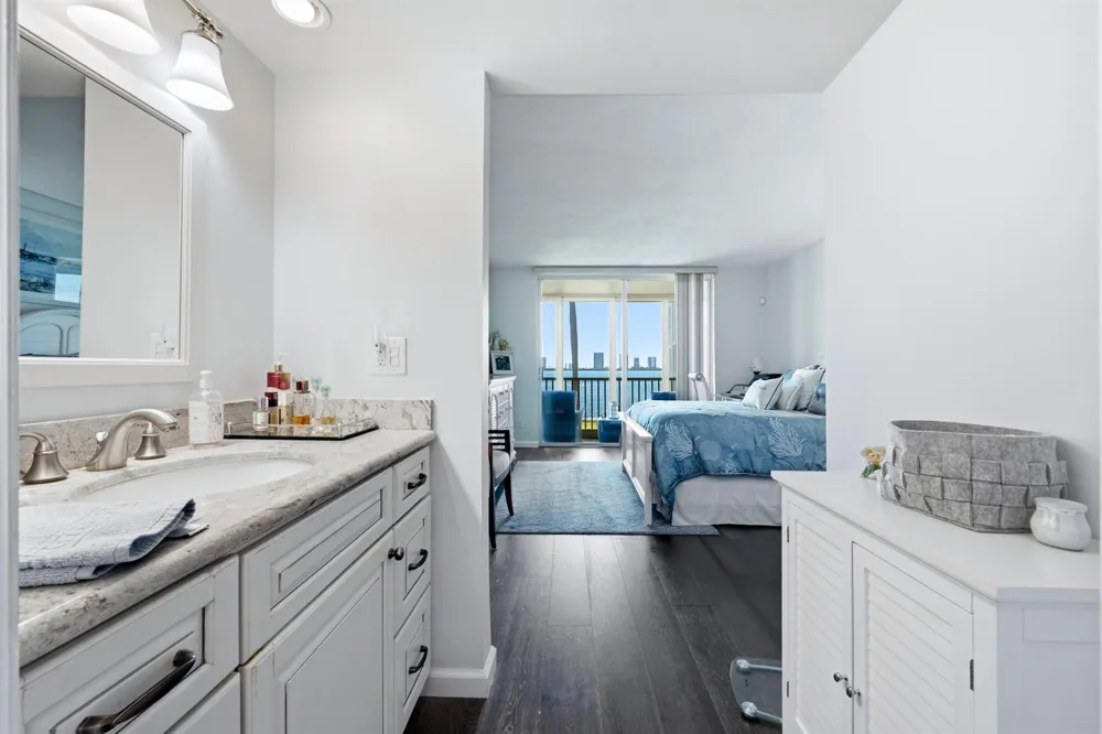 100 Paradise Harbour Boulevard #203 North Palm Beach, FL 33408