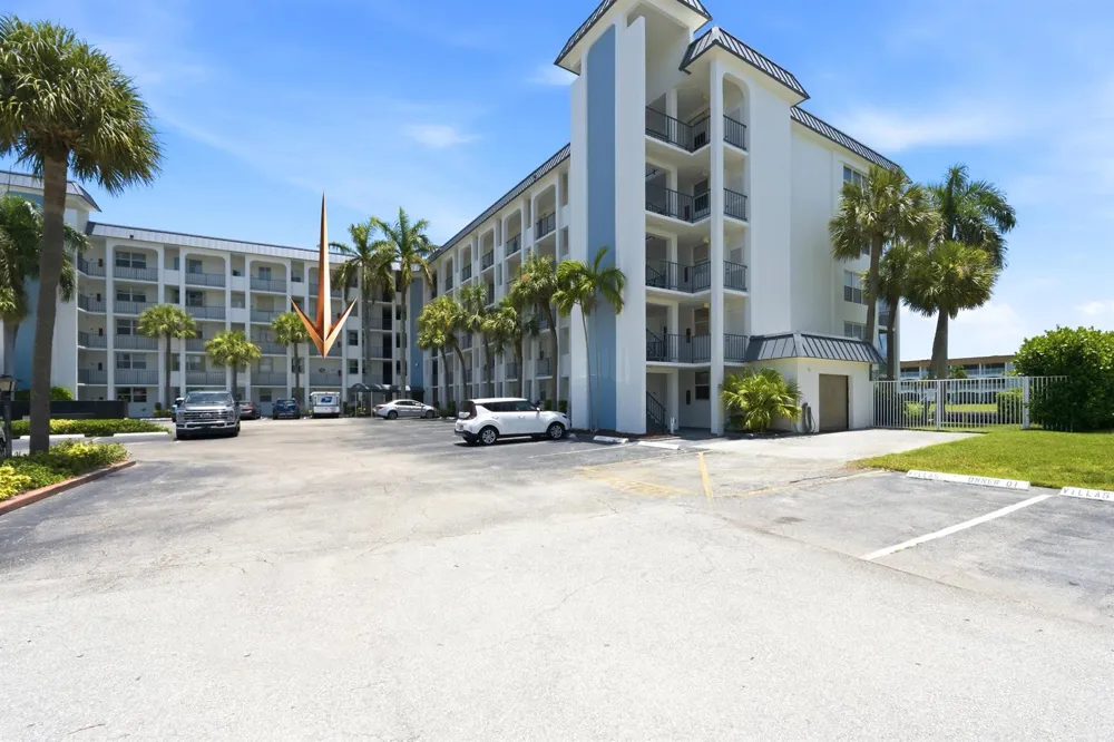100 Paradise Harbour Boulevard #203 North Palm Beach, FL 33408