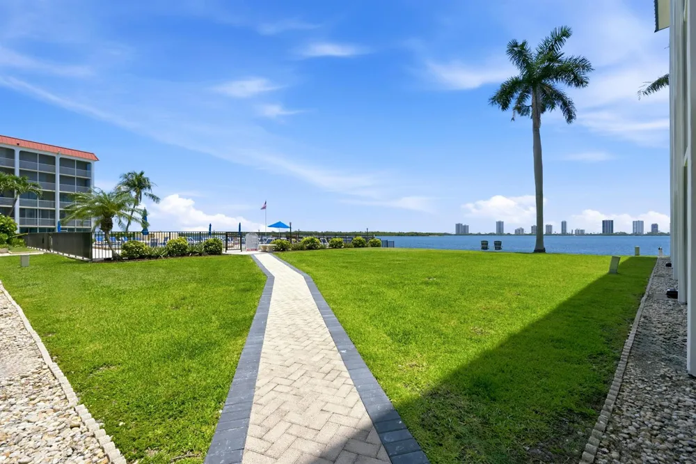 100 Paradise Harbour Boulevard #203 North Palm Beach, FL 33408
