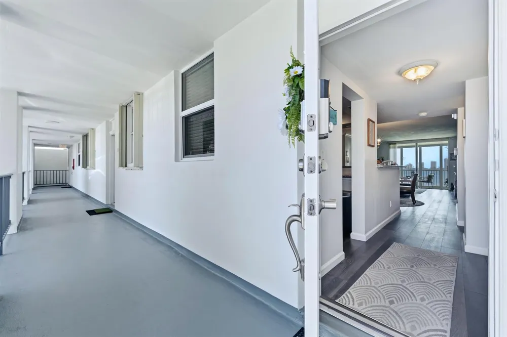 100 Paradise Harbour Boulevard #203 North Palm Beach, FL 33408
