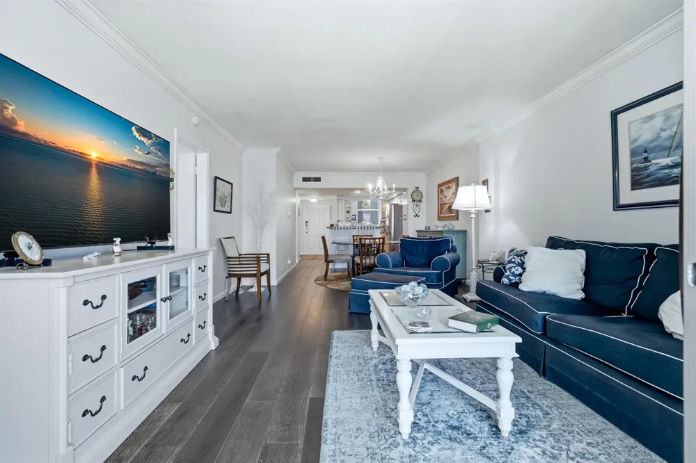 100 Paradise Harbour Boulevard #203 North Palm Beach, FL 33408