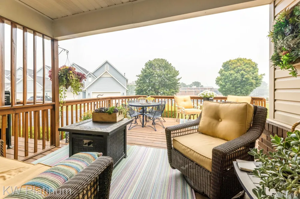819 E Pointe Port Huron City, MI 48060