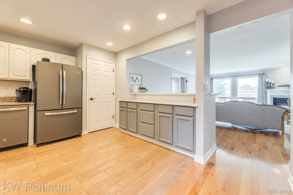 819 E Pointe Port Huron City, MI 48060