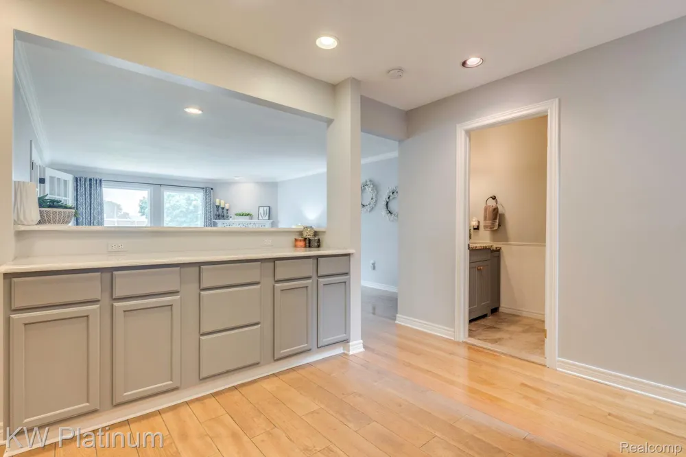 819 E Pointe Port Huron City, MI 48060