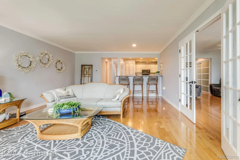 819 E Pointe Port Huron City, MI 48060