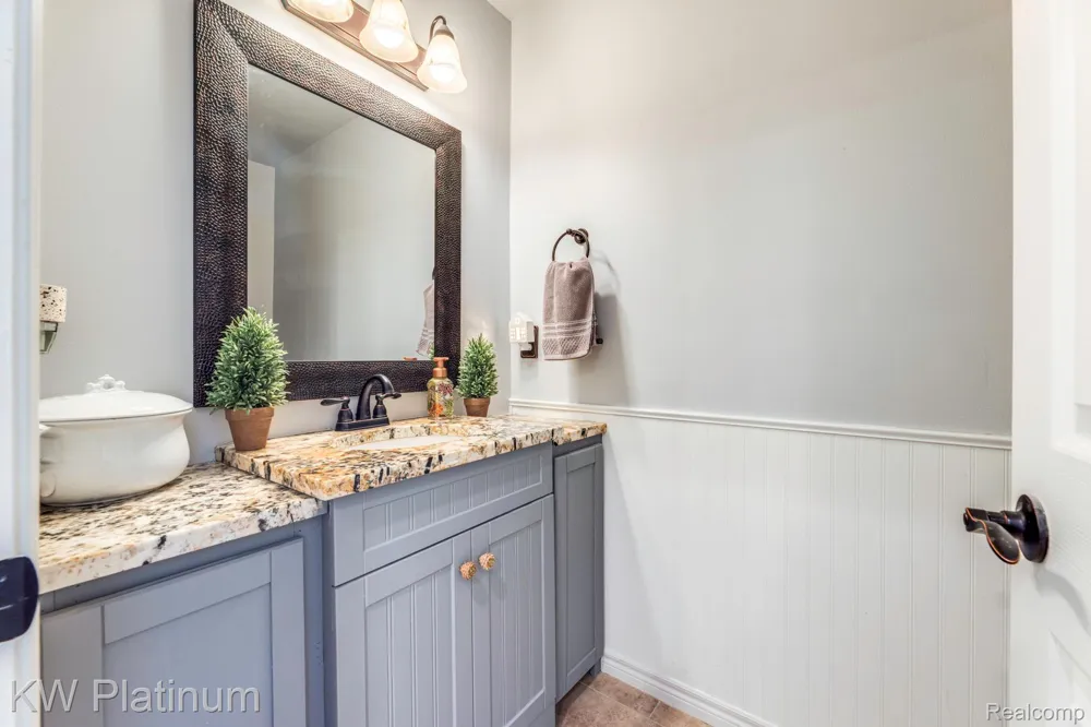 819 E Pointe Port Huron City, MI 48060