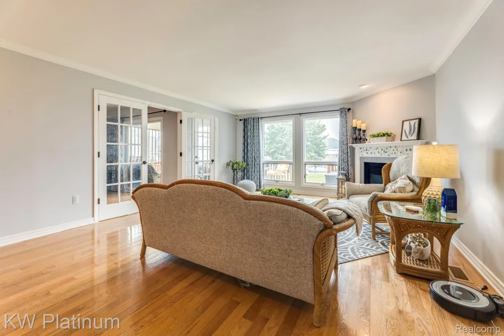 819 E Pointe Port Huron City, MI 48060