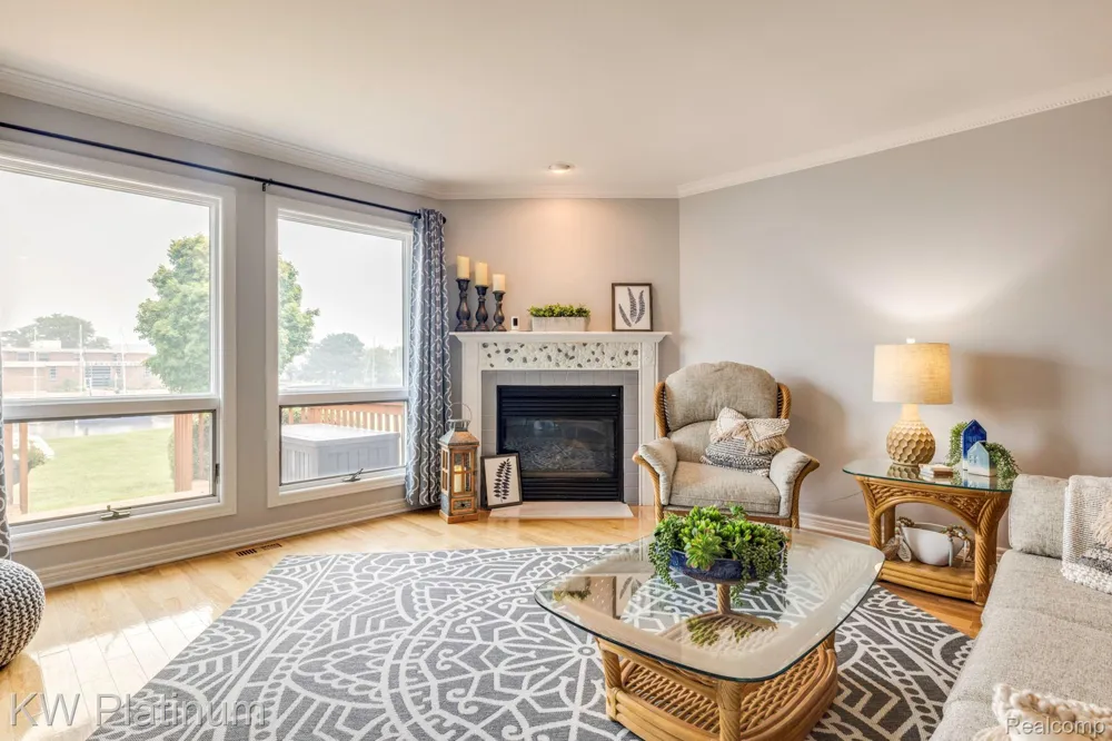 819 E Pointe Port Huron City, MI 48060