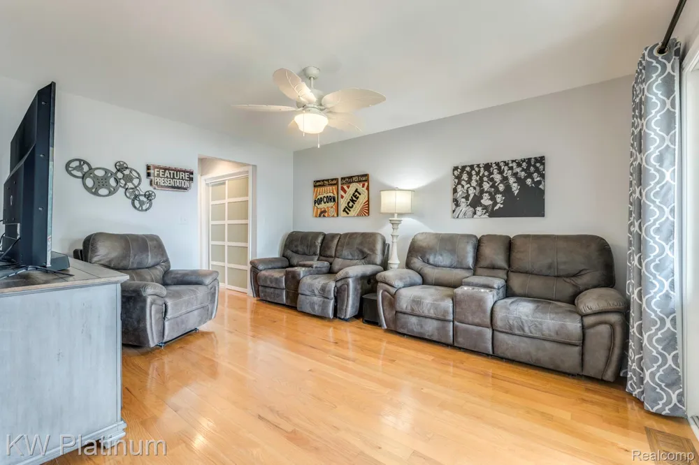 819 E Pointe Port Huron City, MI 48060