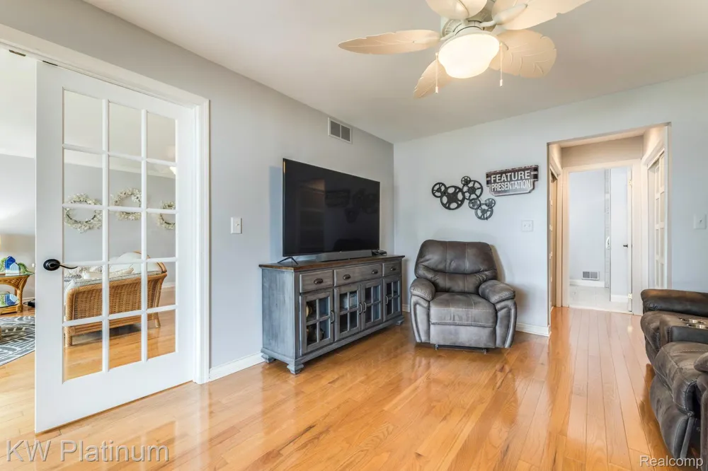 819 E Pointe Port Huron City, MI 48060