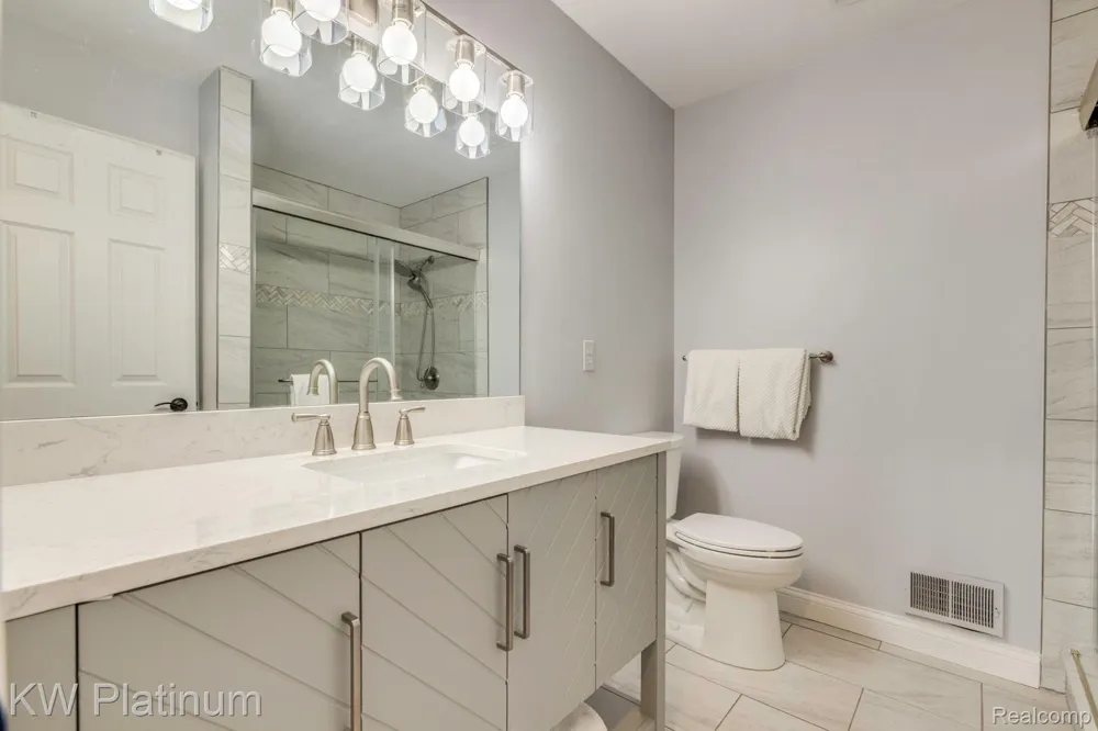 819 E Pointe Port Huron City, MI 48060