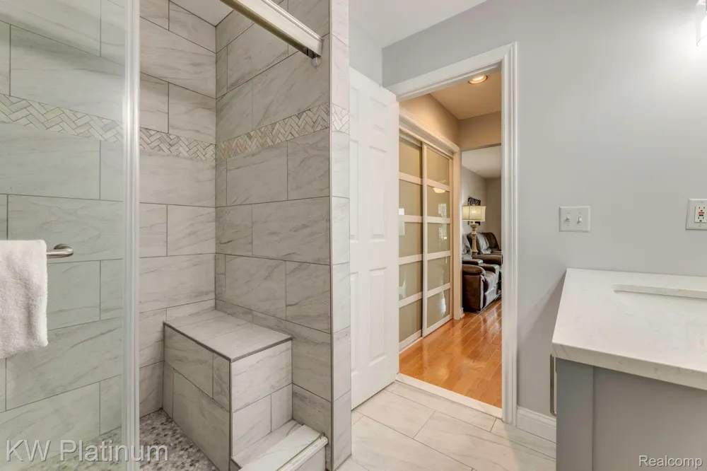 819 E Pointe Port Huron City, MI 48060