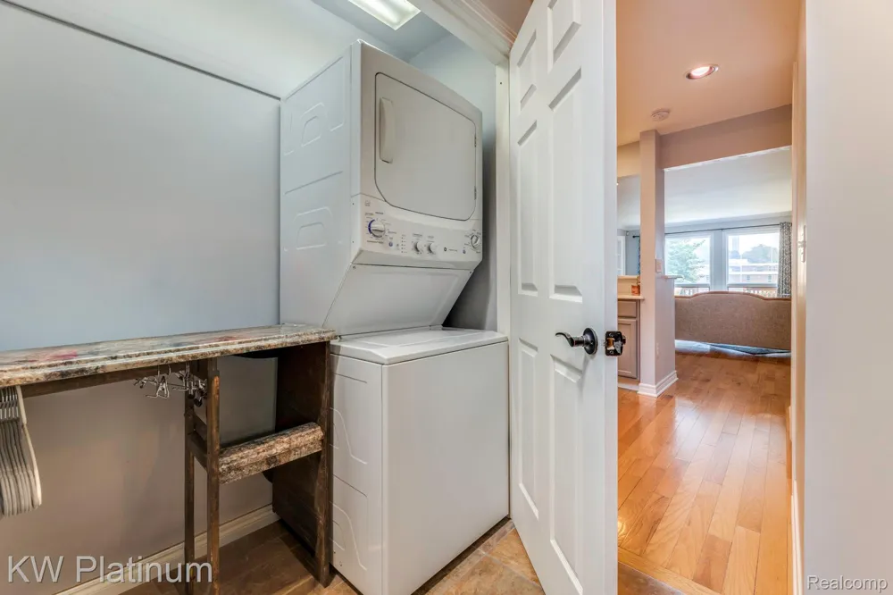 819 E Pointe Port Huron City, MI 48060