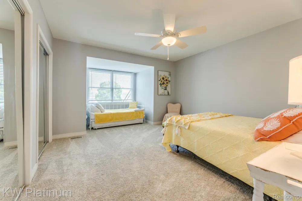 819 E Pointe Port Huron City, MI 48060