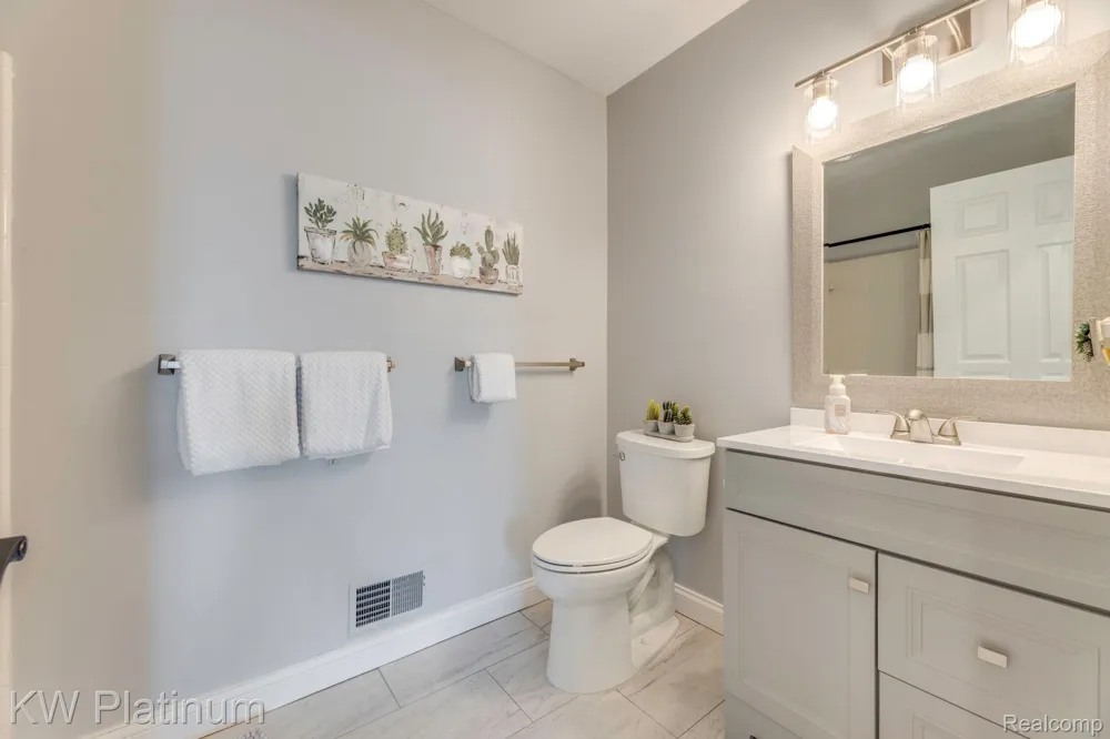 819 E Pointe Port Huron City, MI 48060