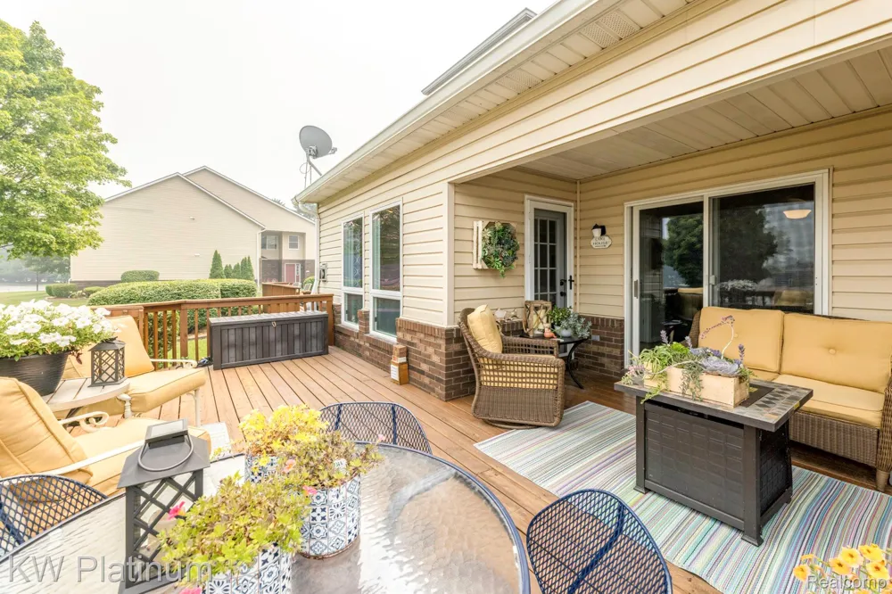 819 E Pointe Port Huron City, MI 48060