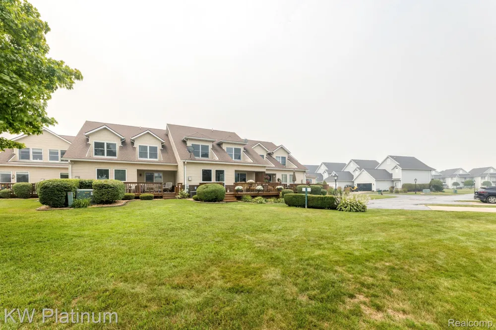 819 E Pointe Port Huron City, MI 48060