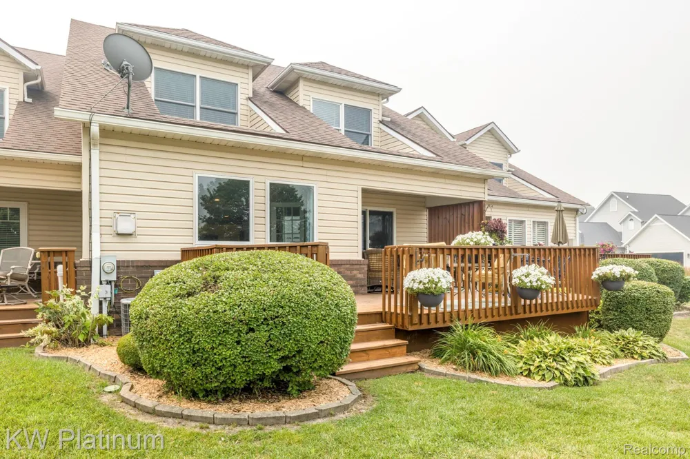819 E Pointe Port Huron City, MI 48060