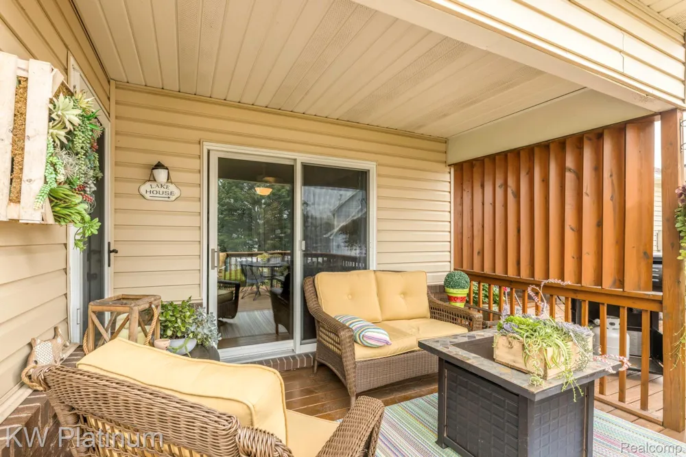 819 E Pointe Port Huron City, MI 48060
