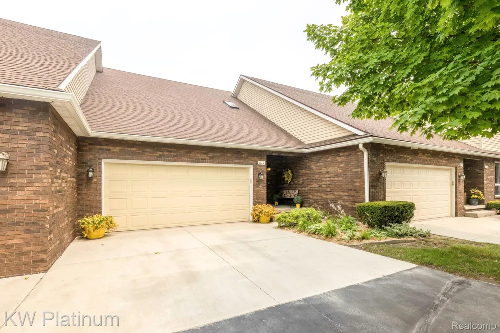 819 E Pointe Port Huron City, MI 48060