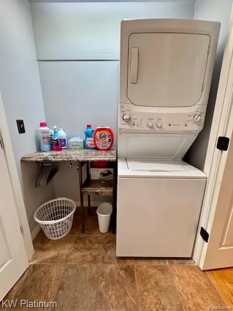 819 E Pointe Port Huron City, MI 48060