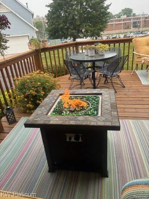 819 E Pointe Port Huron City, MI 48060