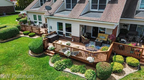 819 E Pointe